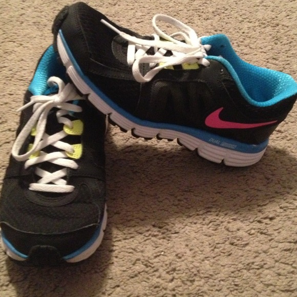 RESERVEDNike Dual Fusion 5Y (Women's 7)