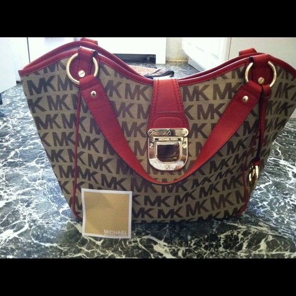 Michael Kors Bag 👜hold👛