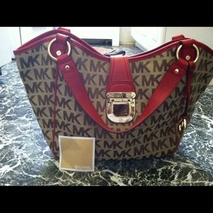 Michael Kors Bag 👜hold👛