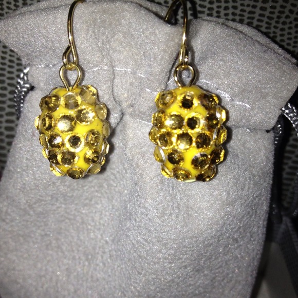 Gifted! Not available! Gold tone sparkly earrings.