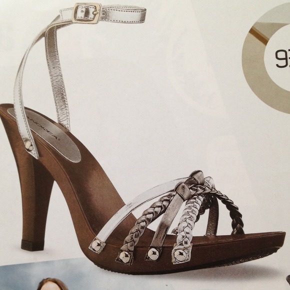 size 7 , 3" heels new in box - Picture 3 of 4