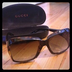 Sold in bundle Authentic GUCCI 2598/S Sunglasses