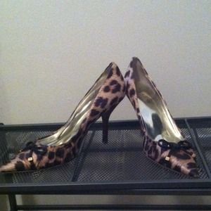 Guess size 8.5 leopard stilettos