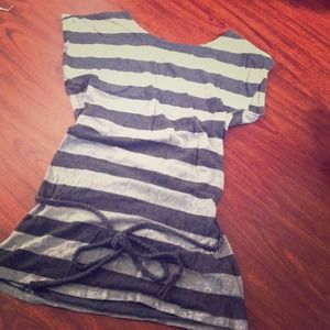 Gray/striped tunic