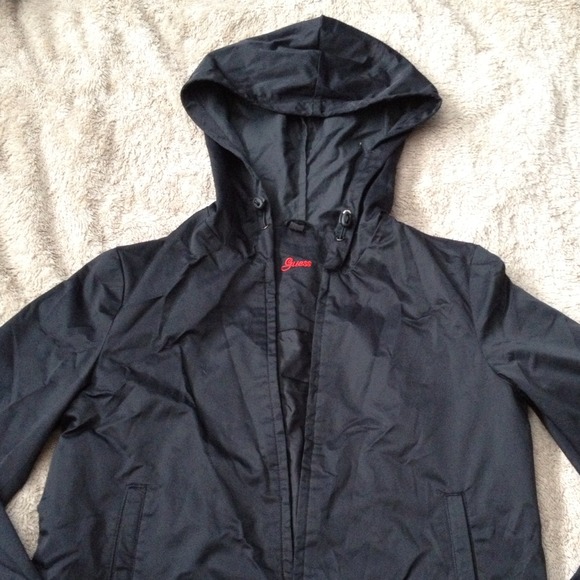 🚫TRADED🚫Guess rain jacket, very thin