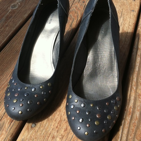 Sonoma closed toe studded wedges!