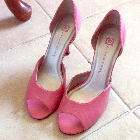 Baby pink high hell it has purse too