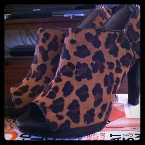 Banana Republic Leopard Booties sz 10m