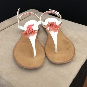 Bundle Tommy Hilfiger tassel sandals & Capris