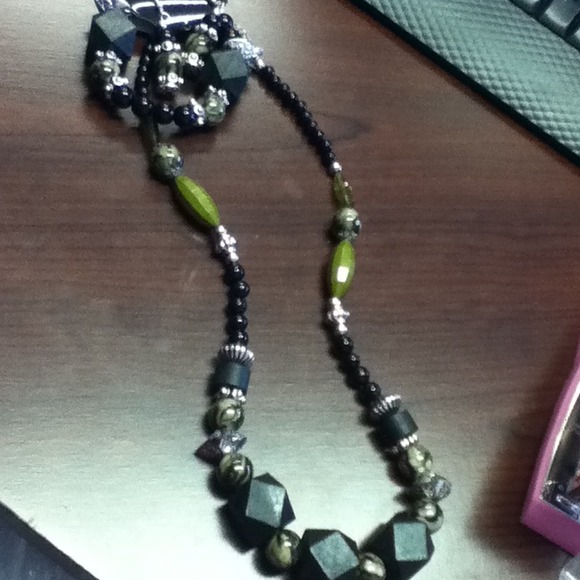 Just reduce Bracelet necklace n earrings