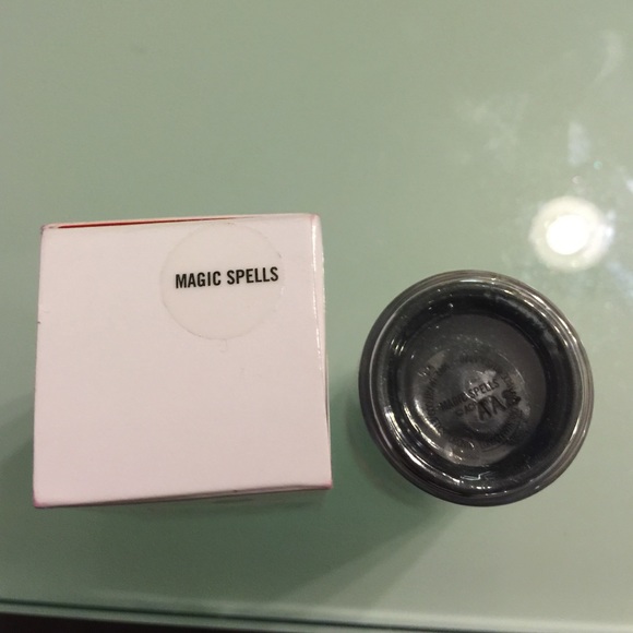 MAC Pigment "Magic Spells" from Archie's - Picture 3 of 4