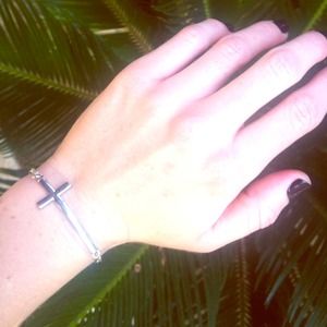 Sliver cross bracelet
