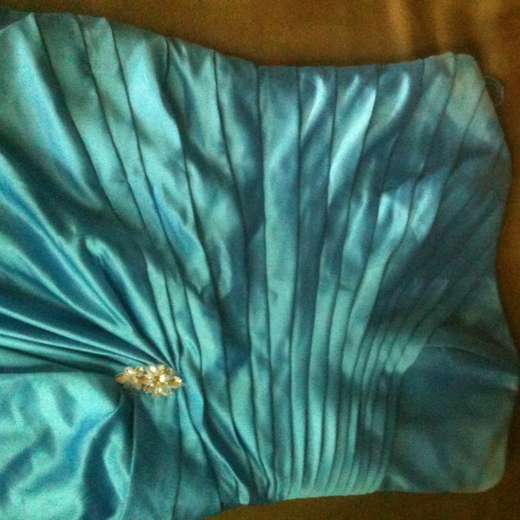 Formal Dress - Picture 2 of 3