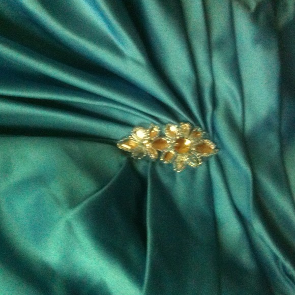 Formal Dress - Picture 3 of 3