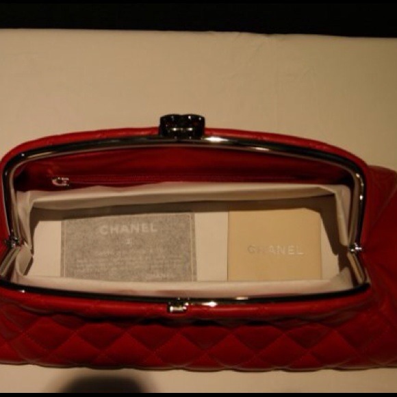 AUTHENTIC CHANEL CLUTCH - Picture 2 of 4