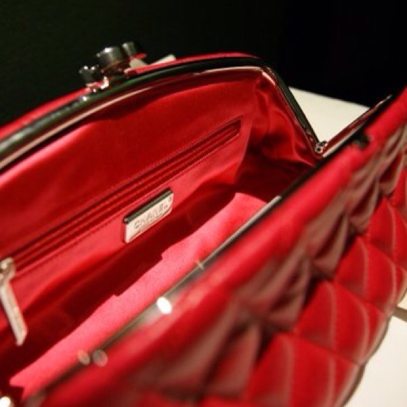 AUTHENTIC CHANEL CLUTCH - Picture 3 of 4