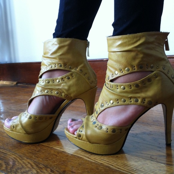 Mustard cut out high heels