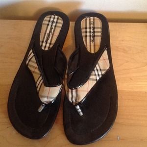 Thong sandals with Burberry pattern