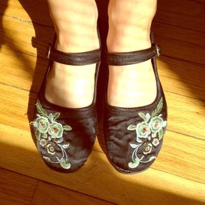 Black Chinese slippers with flower detail