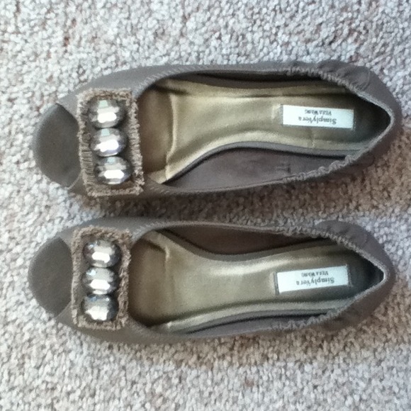 NWOT Simply Vera by Vera Wang flats