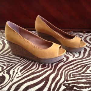 Lucky Brand peep toe size 7 never been worn.