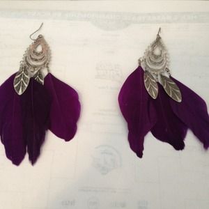 Feather earrings!! 💋