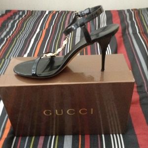 Gucci shoes wore them once comes with shoe bags