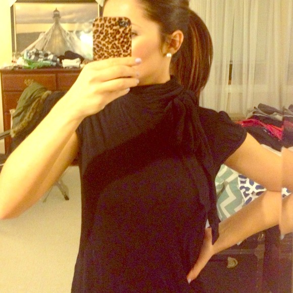 ❌SOLD❌Black turtleneck top w bow