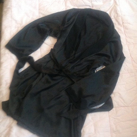 Jones New York black robe size small