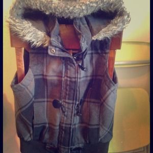 Plaid black/gray vest fuzzy hood