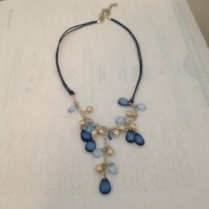 Dangling blue necklace