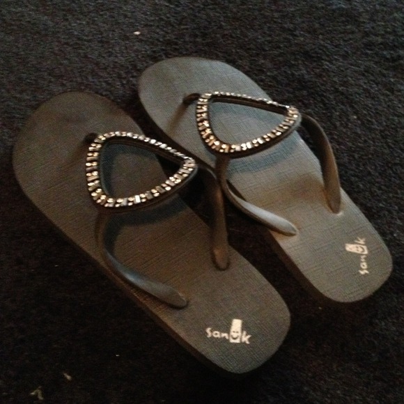 Sanuk flip flops