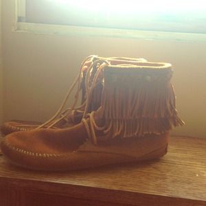 <Reserved>Minnetonka booties