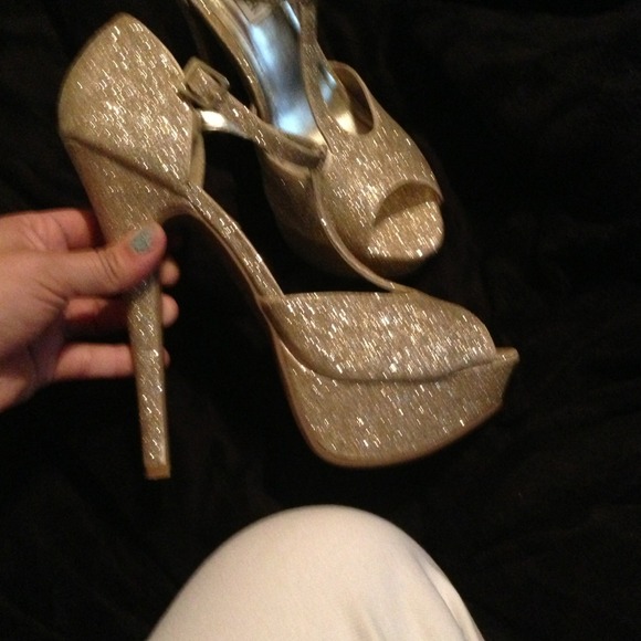 Heels - Picture 2 of 3