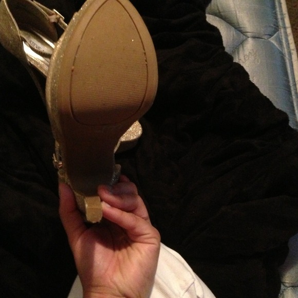 Heels - Picture 3 of 3