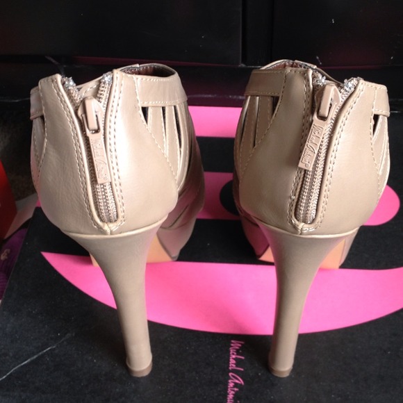 Cute shoes - Picture 2 of 2