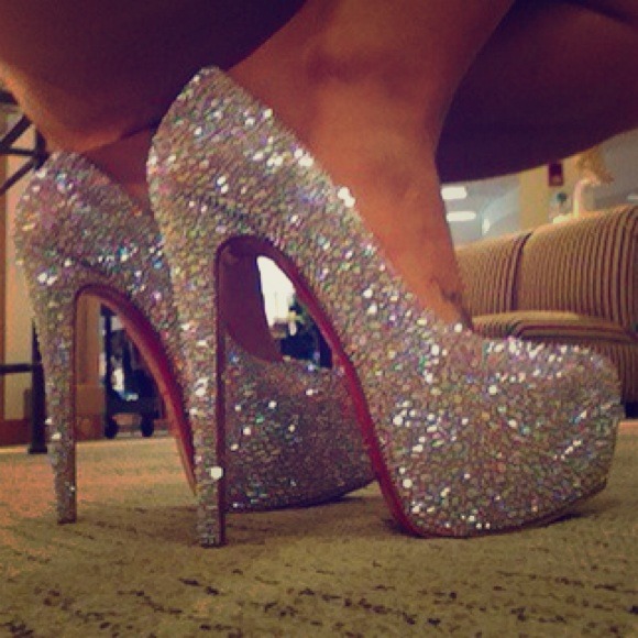 💥SOLD💥Christian Louboutin Crystal Daffodile