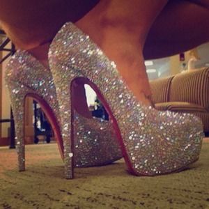 💥SOLD💥Christian Louboutin Crystal Daffodile