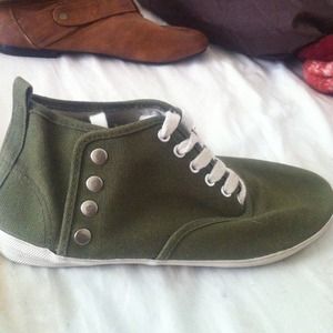 Army green tennis shoes