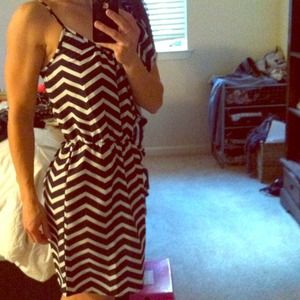 Zig zag print, navy and white dress.
