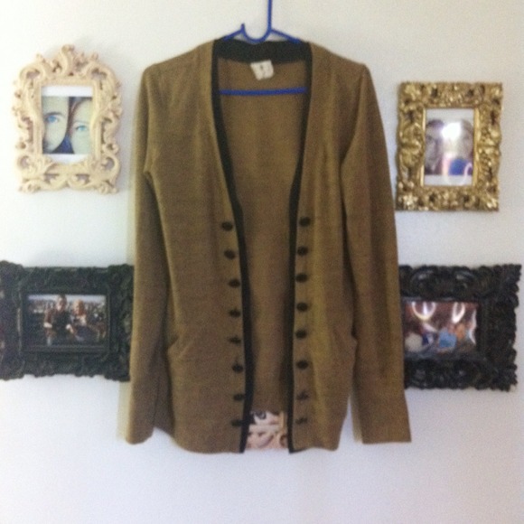 ***Bundle***Beautiful blazer/cardiganParis earring