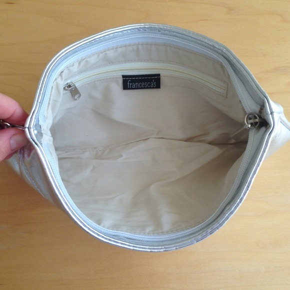 🎀Sold in Bundle - Metallic silver clutch🎀 - Picture 3 of 4