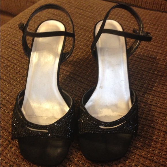 Black shoes (price drop) - Picture 1 of 2