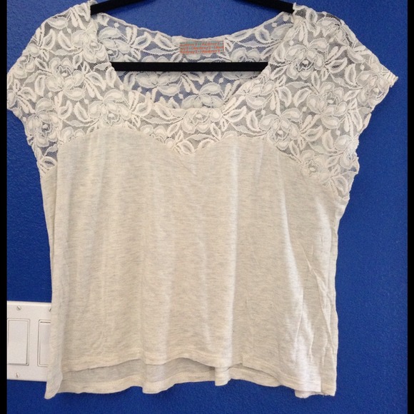 🚫Bundled🚫Beige flowy lace top