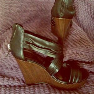 Women's 9 1/2 Medium Black Wedge Sandal.