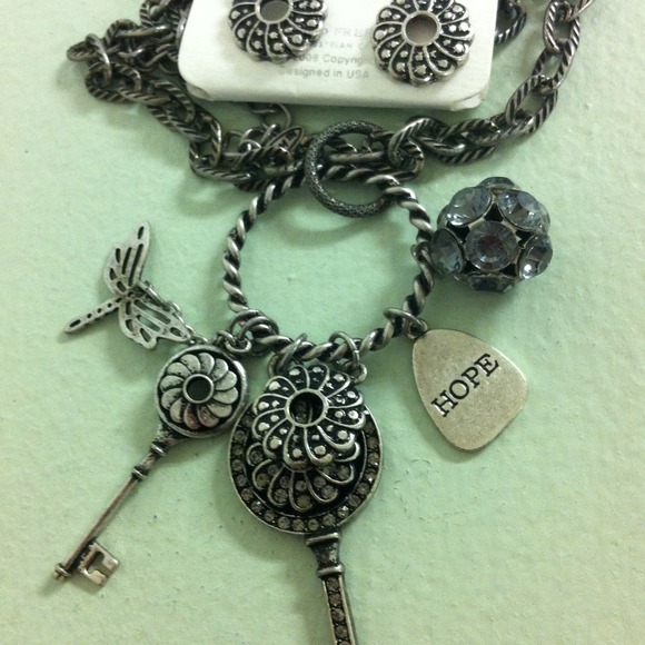 Jewelry - BUNDLE!  ⭐ Silver Charm Necklace and Heart Set ❤❤