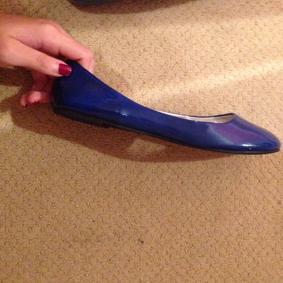 Shiny blue flats - Picture 2 of 4