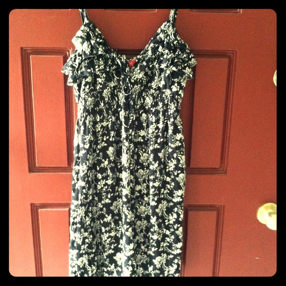 Cute black and white dress!