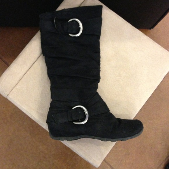 🚫Reserved🚫Converse shoes and Wanted boots bundle