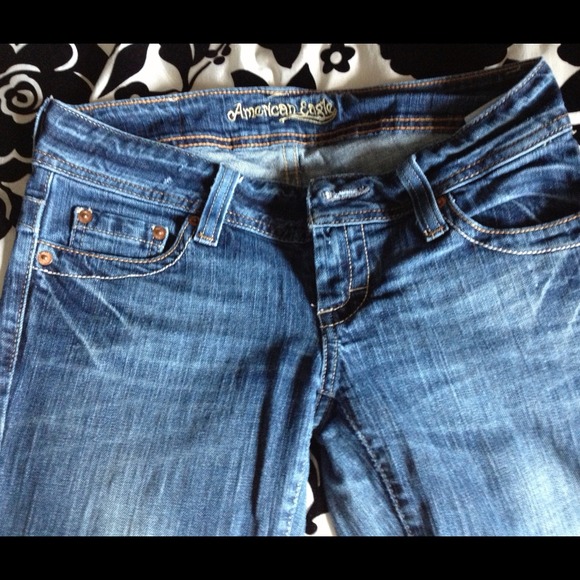 Preloved American eagle artist jean size 0s.
